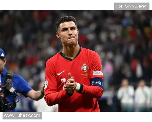 足球巨星C罗精彩进球瞬间的震撼描写与激情回顾